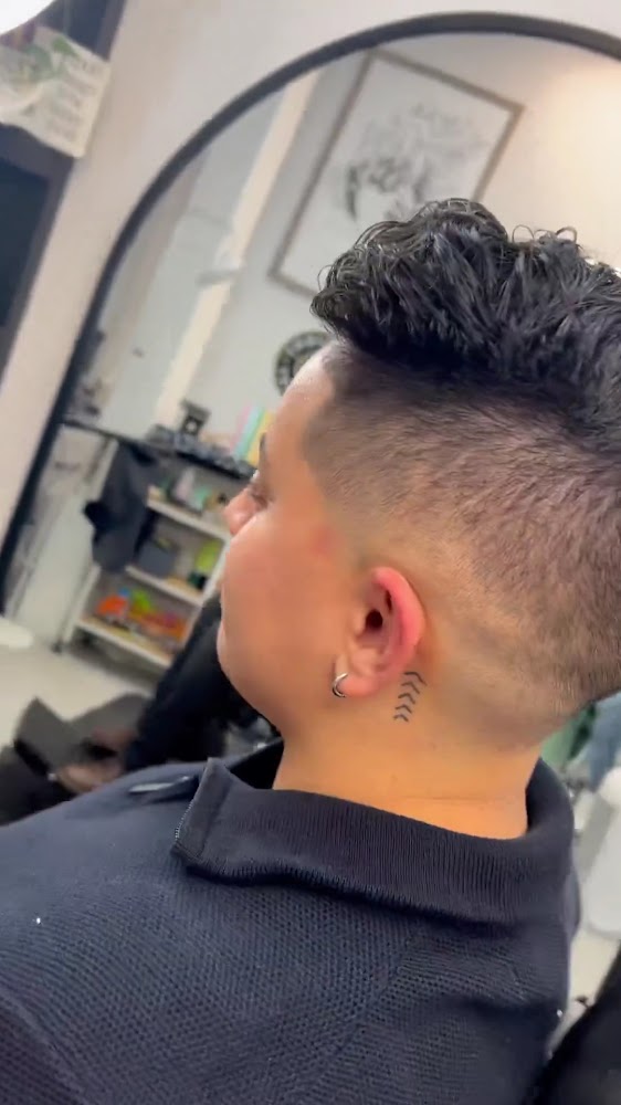 Smokin’ Mirrors Barbershop photo 4