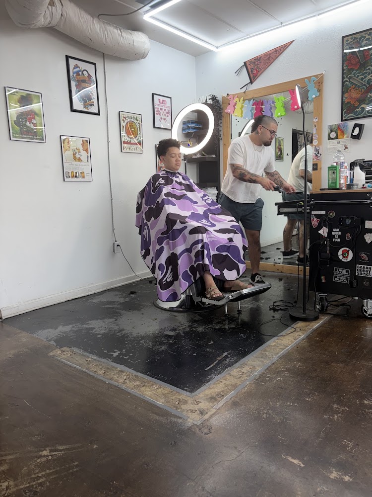 Smokin’ Mirrors Barbershop photo 5