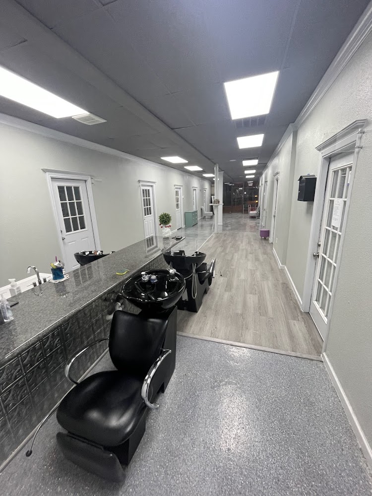 Blades Barber and Beauty Salon photo 5