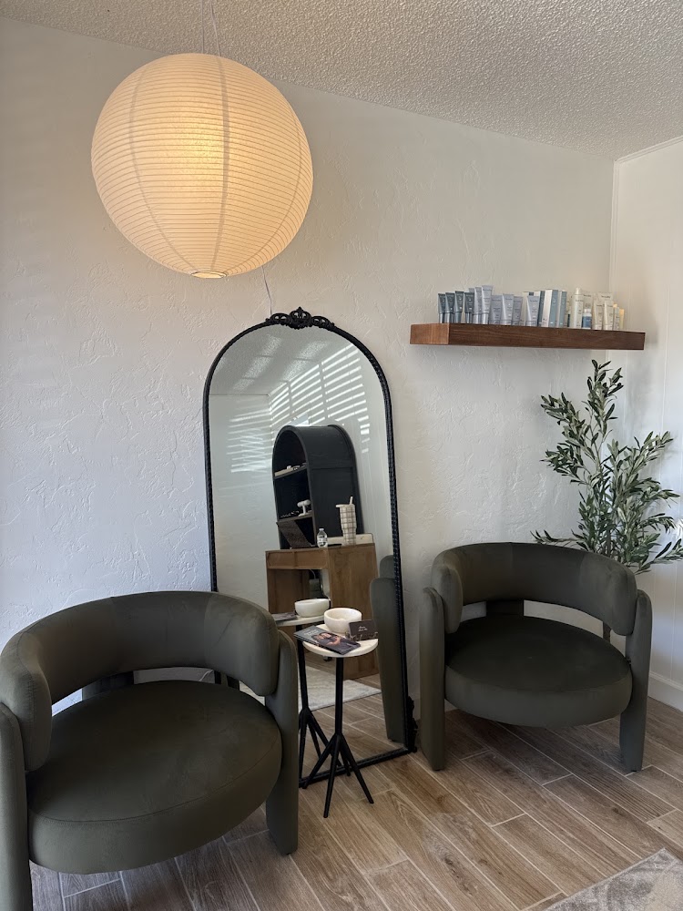 Makaylas Beaute Bar Salon & Lash Supplies photo 3